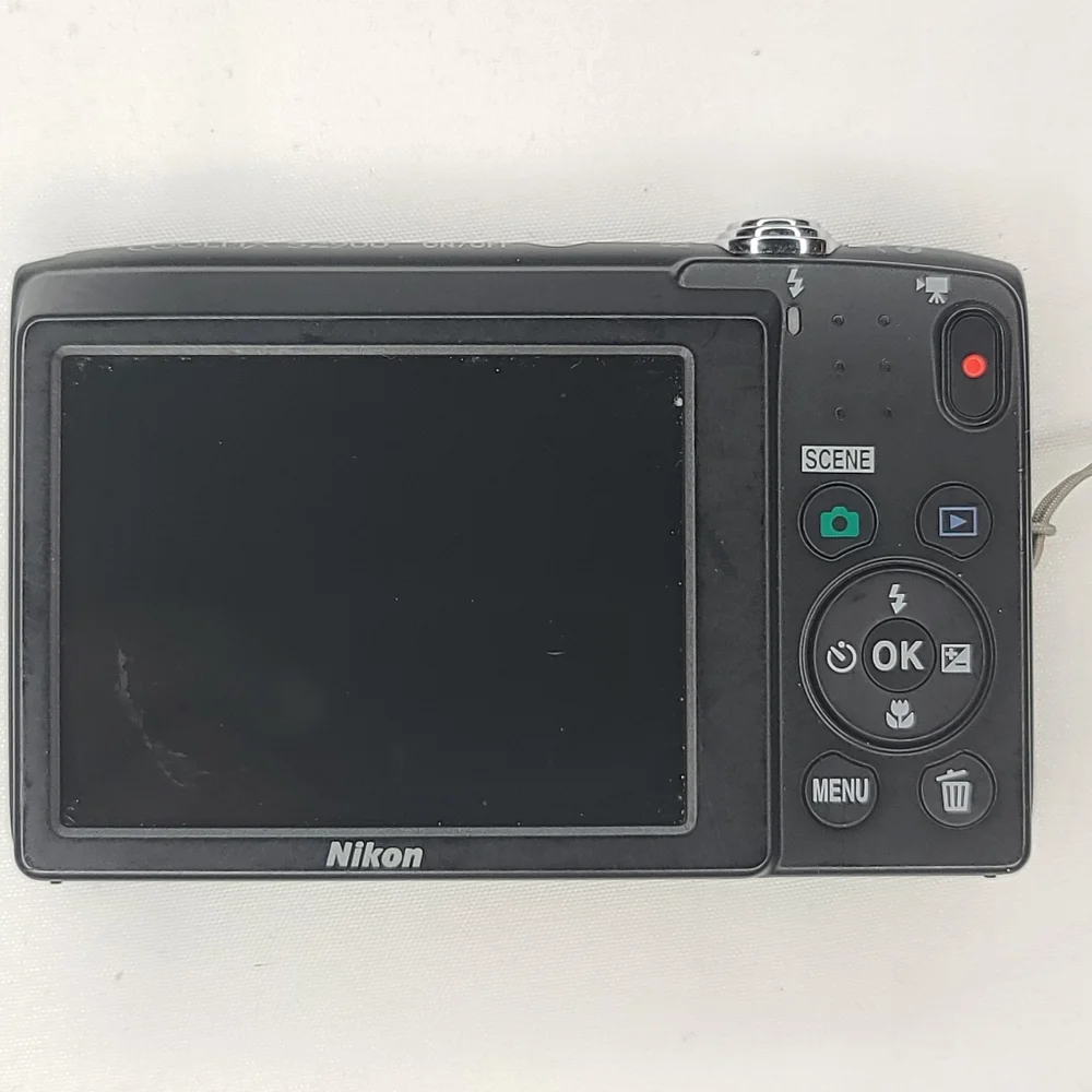 Nikon COOLPIX 20.1 MP Black Camera